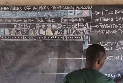 Teacher goes viral using chalkboard for IT lessons