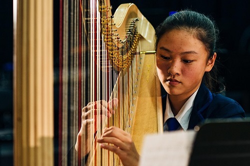 Schoolgirls to perform with musical great