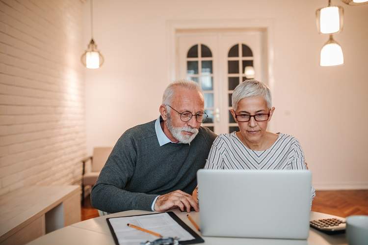 An older couple apply online for a mortgage