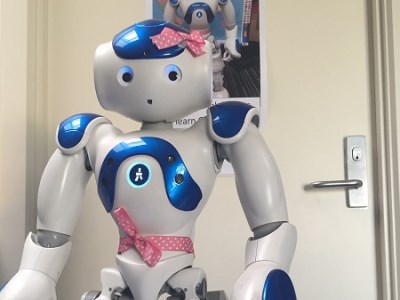 School uses robot to revive ancient language