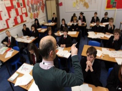 Should primary school principals be paid more?