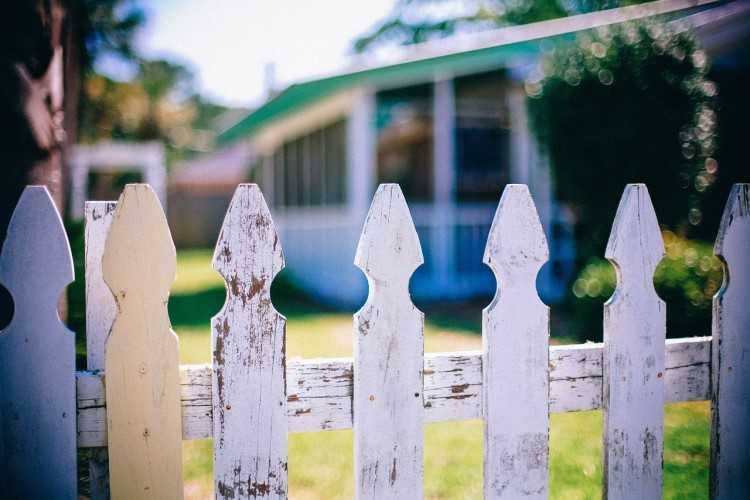 Property prices in Sydney are starting to drop    