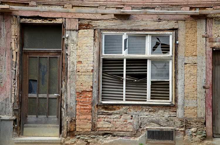 Dilapidated home in inner Sydney fetches $1.1m at auction