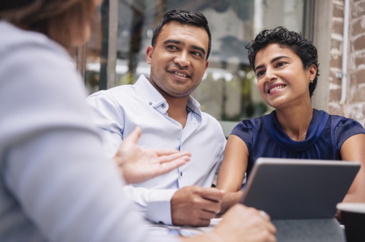 Consumer sentiment recorded a rebound this month as Australians expect the Reserve Bank of Australia (RBA) to hold or cut the official cash rate.