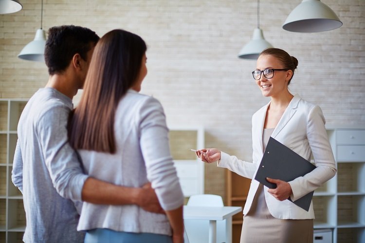 A couple asks a mortgage broker questions 