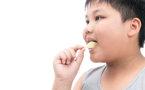 Junk food ads driving weight-gain in children – study