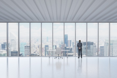 Clyde senior partner to step down early to re-focus